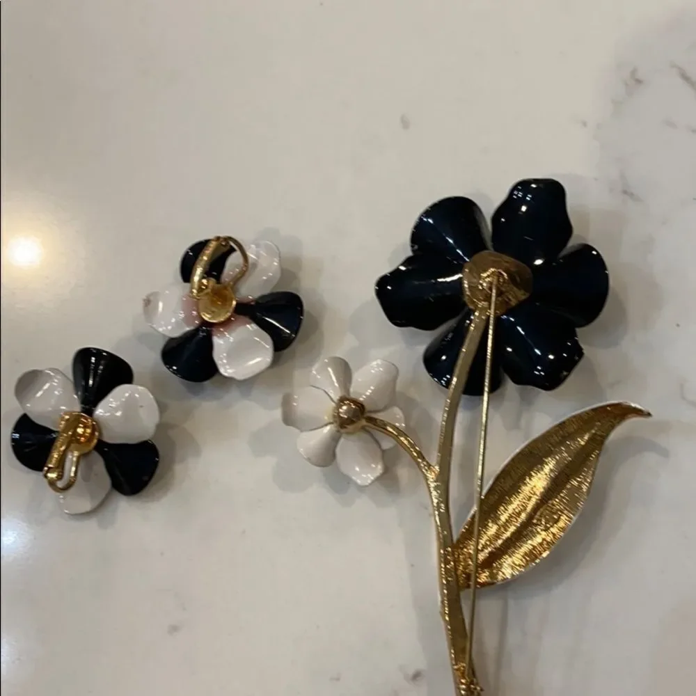 Vintage Avon 3 Piece‎ Pin and Earrings